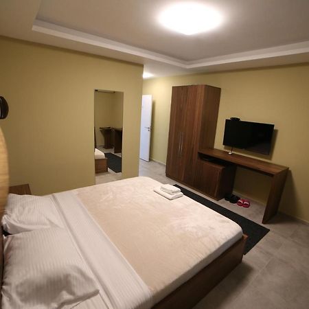 Hotel Centrum Titova Mitrovica Extérieur photo