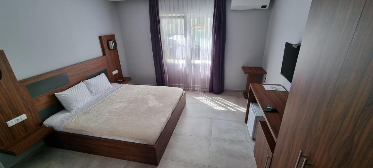 Hotel Centrum Titova Mitrovica Extérieur photo