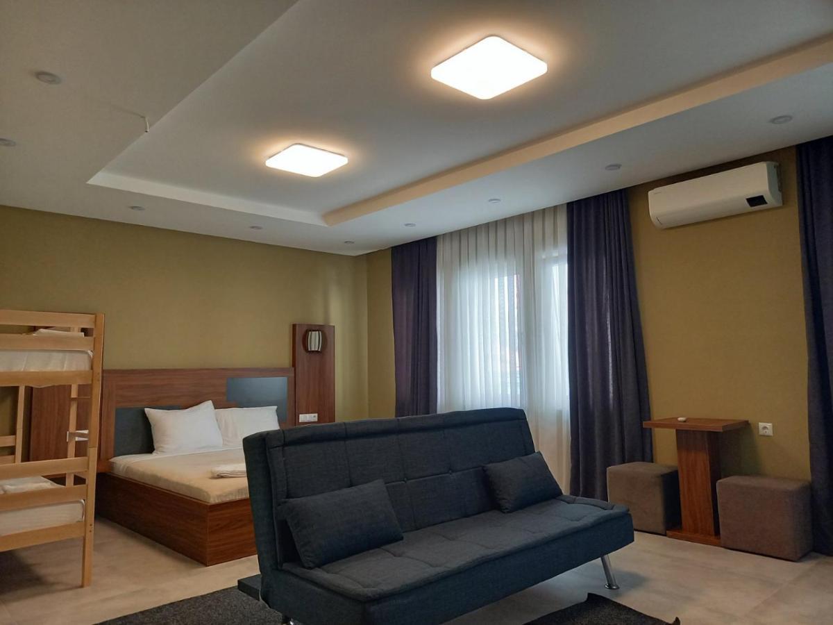 Hotel Centrum Titova Mitrovica Extérieur photo