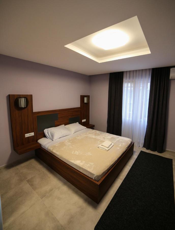 Hotel Centrum Titova Mitrovica Extérieur photo