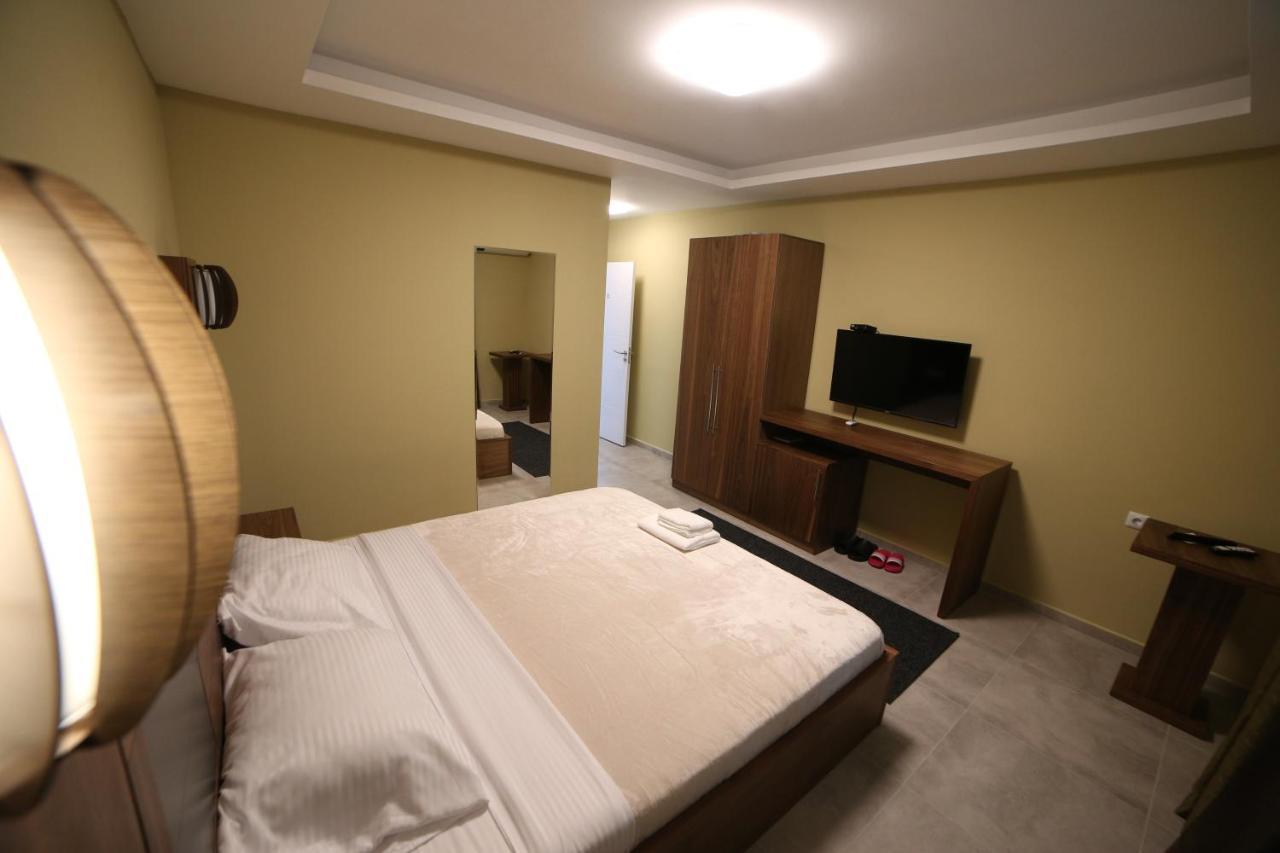 Hotel Centrum Titova Mitrovica Extérieur photo